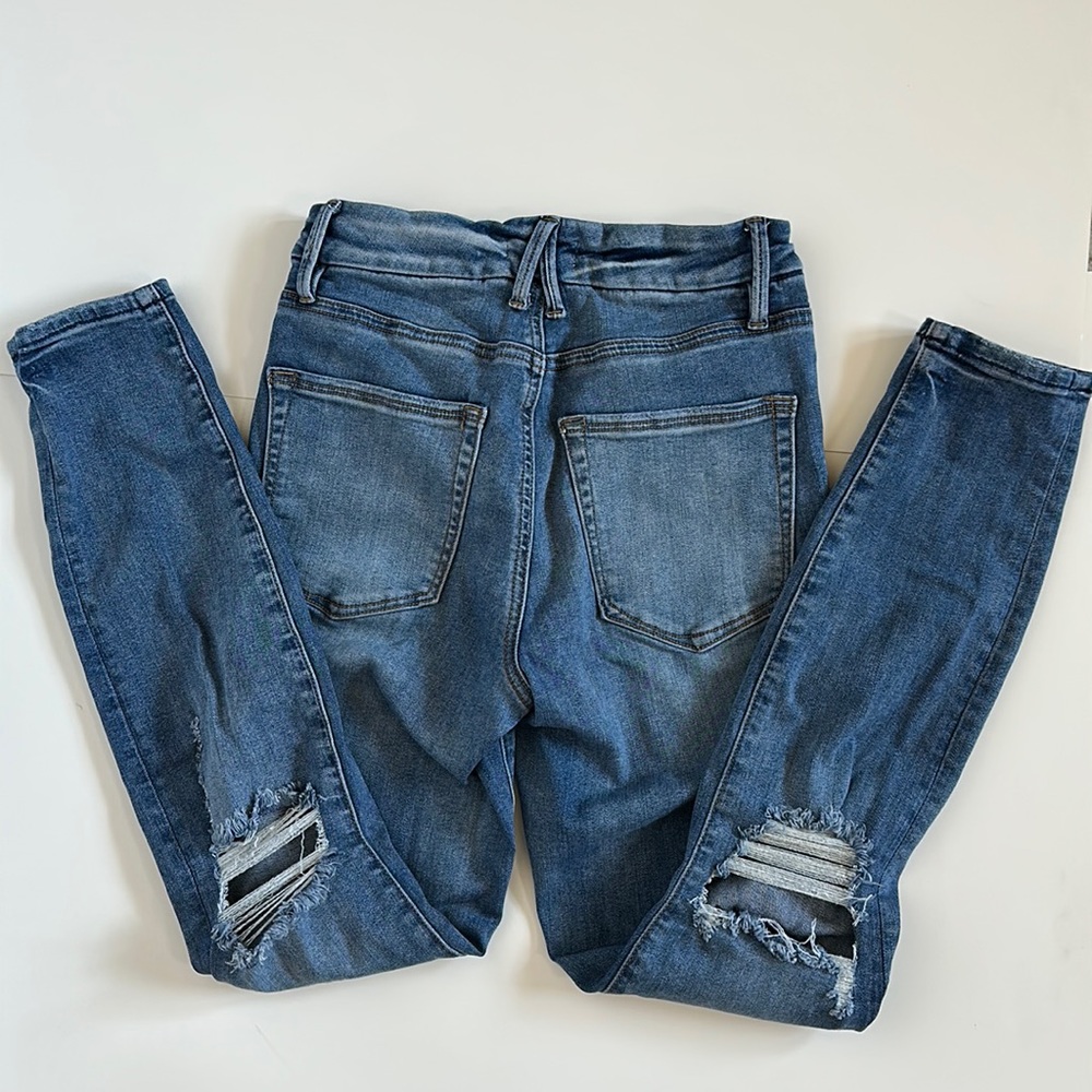 Good American Good Legs High Rise Ripped Skinny Crop Jeans in Blue261 - Picture 2 of 7